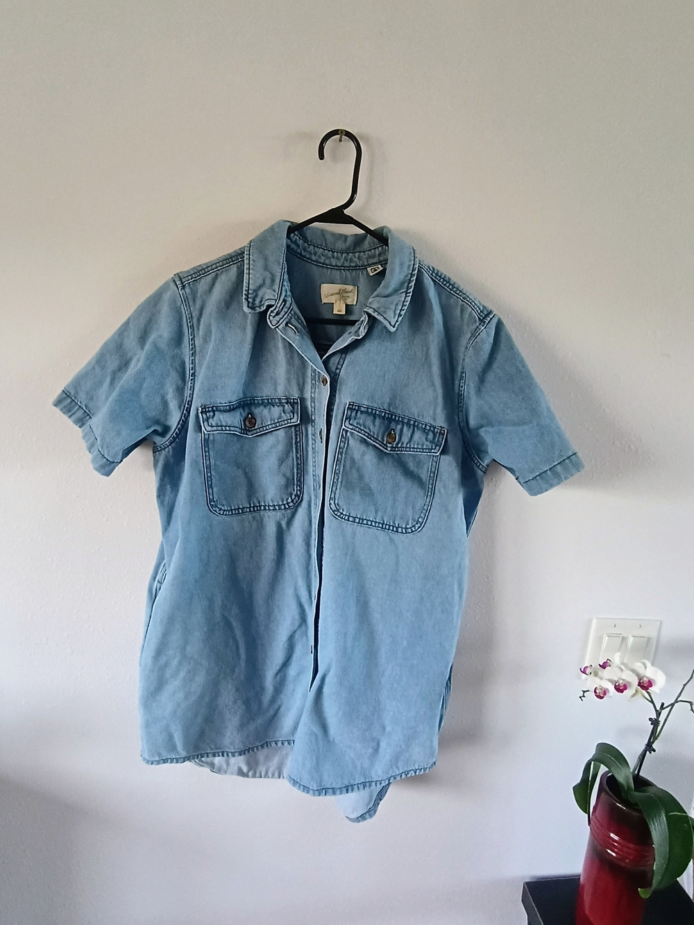 Universal Thread Chambray Button Front Shirt Light Wash Blue Utility Top L